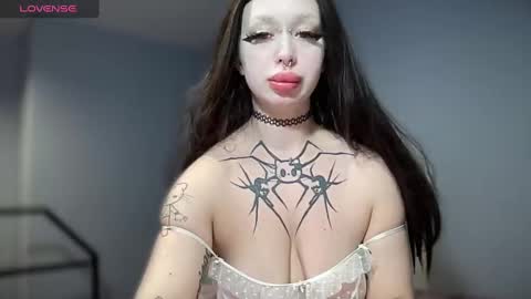 Snapshot of gloryaaaa chatting on December 21, 12:31 am I want to make you happy and lovense  online show from December 21, 12:31 am