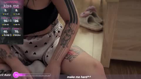 Snapshot of gloryaaaa chatting on October 17, 8:17 am I want to make you happy and lovense  online show from October 17, 8:17 am