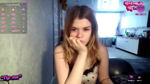 Snapshot of glossy_girl_1 chatting on February 24, 12:59 pm Roxy online show from February 24, 12:59 pm