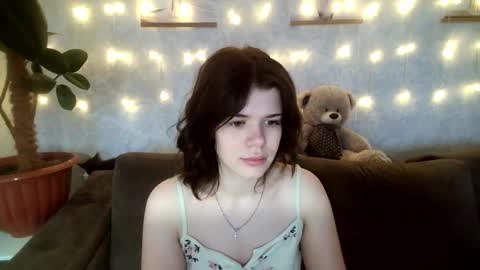 Snapshot of glossy_girl_1 chatting on November 11, 4:23 am Roxy online show from November 11, 4:23 am