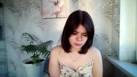 Snapshot of glossy_girl_1 chatting on November 17, 11:05 am Roxy online show from November 17, 11:05 am