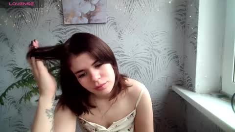 Snapshot of glossy_girl_1 chatting on November 26, 9:43 am Roxy online show from November 26, 9:43 am