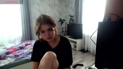 Snapshot of glossy_girl_1 chatting on March 1, 11:45 am Roxy online show from March 1, 11:45 am