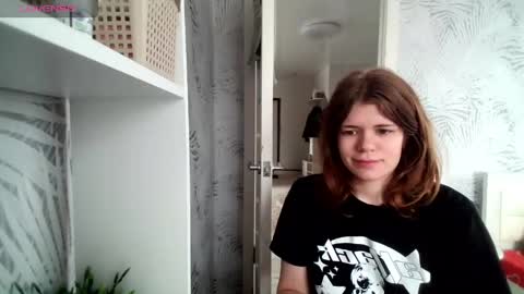 Snapshot of glossy_girl_1 chatting on April 17, 10:18 am Roxy online show from April 17, 10:18 am