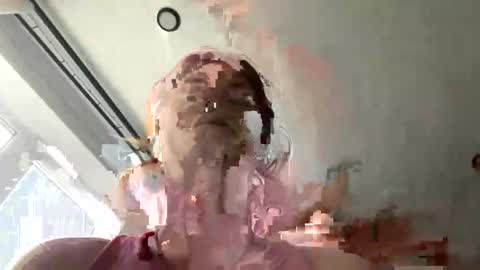 Snapshot of glossy_girl_1 chatting on May 1, 2:21 pm Roxy online show from May 1, 2:21 pm