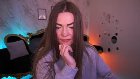 Snapshot of glow_kitten chatting on April 6, 1:01 pm glow_kitten online show from April 6, 1:01 pm