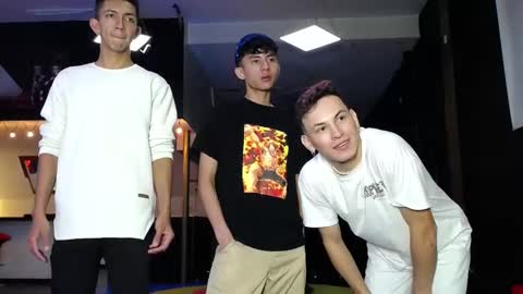 THOMAS AND DAMIAND online show from February 3, 7:10 pm