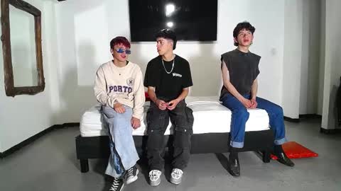 THOMAS AND DAMIAND online show from October 22, 6:07 pm