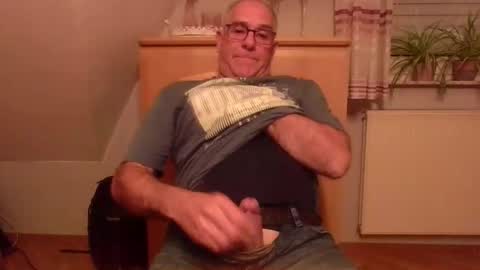 Snapshot of gngh1969 chatting on May 27, 9:45 pm gngh1969 online show from May 27, 9:45 pm