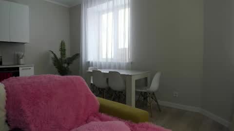 Lina online show from February 7, 8:40 am