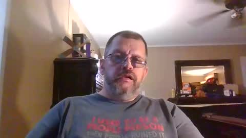 Snapshot of gobey33 chatting on September 26, 5:33 am IDKIDCIDGAF online show from September 26, 5:33 am