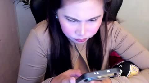 Snapshot of goddess_chantal chatting on June 18, 5:41 am MARGOLD online show from June 18, 5:41 am