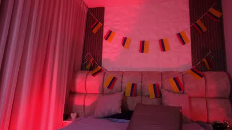 goddess_eli77 online show from July 17, 3:35 am