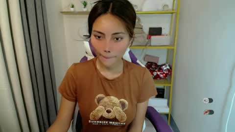 Snapshot of goddess_kendr chatting on July 1, 1:18 am kendra online show from July 1, 1:18 am