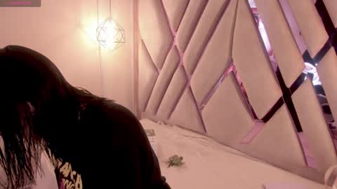 M A R T I N A  online show from April 15, 12:45 pm