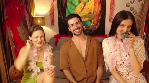   330 UTC2 girls   online show from May 3, 3:56 am