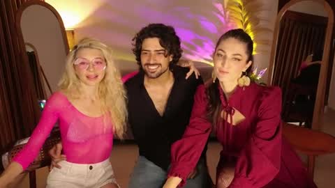   330 UTC2 girls   online show from May 22, 1:46 am