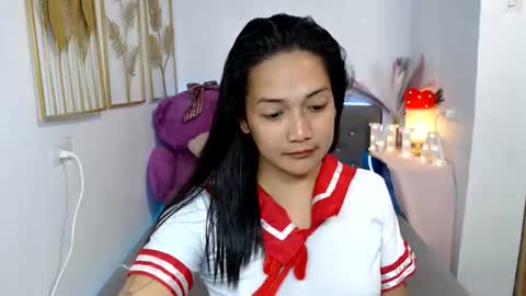 Snapshot of goddess_mia69 chatting on December 9, 12:19 pm mia online show from December 9, 12:19 pm