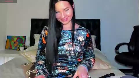 Snapshot of goddess_squirt_ chatting on June 12, 12:42 am Katrin online show from June 12, 12:42 am