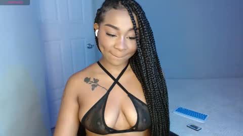 Snapshot of goddess_val chatting on November 6, 10:16 am Valentina online show from November 6, 10:16 am