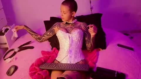 Snapshot of goddess_vee_ chatting on March 5, 12:06 am vee online show from March 5, 12:06 am