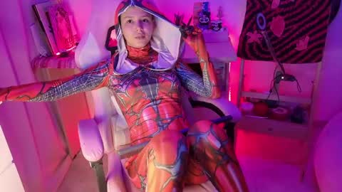Snapshot of goddess_vee_ chatting on May 8, 1:00 am vee online show from May 8, 1:00 am