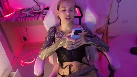 Snapshot of goddess_vee_ chatting on May 27, 1:57 am vee online show from May 27, 1:57 am