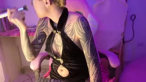Snapshot of goddess_vee_ chatting on May 28, 2:53 am vee online show from May 28, 2:53 am