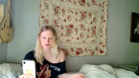 Snapshot of goddessalison chatting on June 9, 11:38 pm goddessalison online show from June 9, 11:38 pm