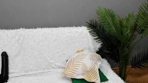 Snapshot of goddessemily_ chatting on December 17, 8:23 am goddessemily_ online show from December 17, 8:23 am