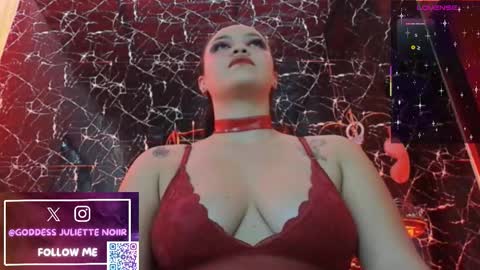 Snapshot of goddessjuliettenoiir chatting on February 21, 8:21 pm Goddes Juliette Noiir online show from February 21, 8:21 pm