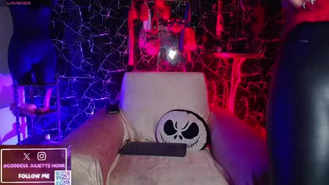 Goddes Juliette Noiir online show from April 17, 11:02 am