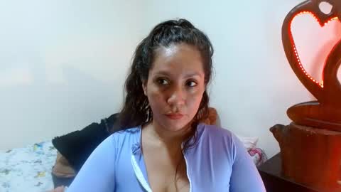 Snapshot of goddessnahi chatting on December 2, 5:37 am Naih Reyes online show from December 2, 5:37 am