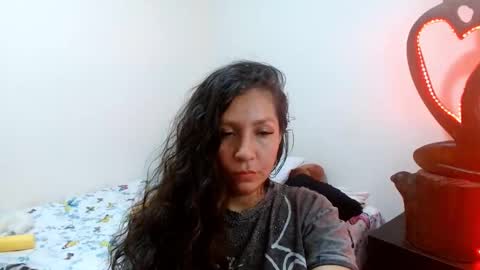 Snapshot of goddessnahi chatting on December 9, 6:01 am Naih Reyes online show from December 9, 6:01 am