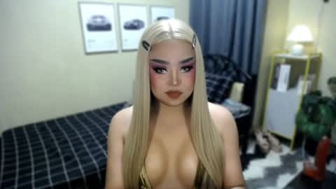 NATALIE HEART online show from June 25, 1:59 pm