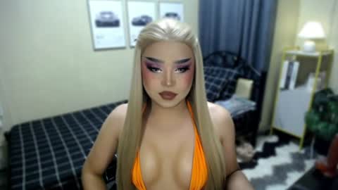 NATALIE HEART online show from June 28, 9:59 am