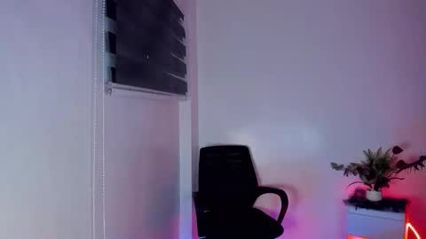 JENNIFER online show from September 16, 5:47 pm