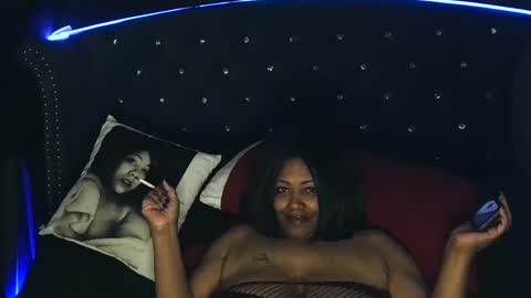 Snapshot of goddessyvette007 chatting on February 21, 8:07 am GoddessYvette007 online show from February 21, 8:07 am