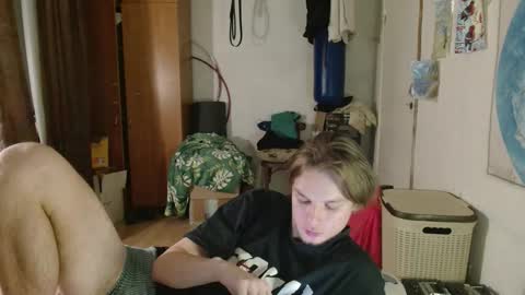 Snapshot of gofymcmouse chatting on December 13, 9:42 pm Daniel online show from December 13, 9:42 pm