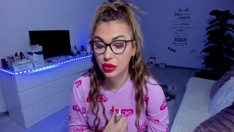 Snapshot of golddivine00 chatting on January 11, 5:10 am Nicole.. online show from January 11, 5:10 am