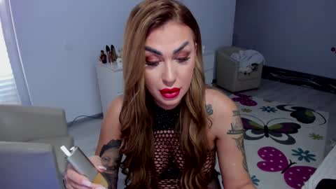 Snapshot of golddivine00 chatting on January 26, 9:19 am Nicole.. online show from January 26, 9:19 am