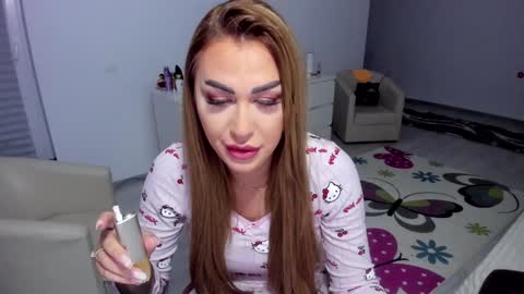 Snapshot of golddivine00 chatting on February 8, 4:36 am Nicole.. online show from February 8, 4:36 am