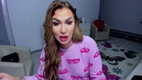 Snapshot of golddivine00 chatting on February 10, 4:30 am Nicole.. online show from February 10, 4:30 am