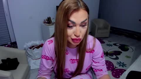 Snapshot of golddivine00 chatting on February 16, 5:04 am Nicole.. online show from February 16, 5:04 am