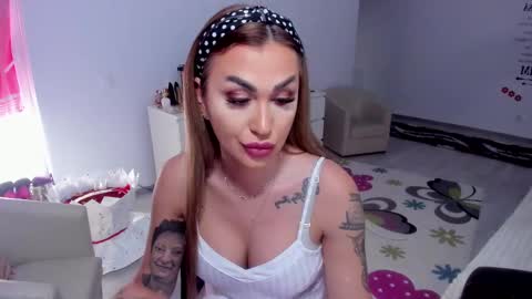 Snapshot of golddivine00 chatting on February 26, 8:59 am Nicole.. online show from February 26, 8:59 am