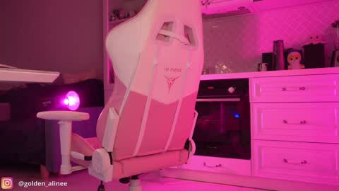 Snapshot of golden_alinee chatting on January 23, 11:58 pm Aline meow online show from January 23, 11:58 pm