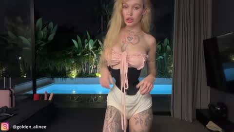 Snapshot of golden_alinee chatting on October 30, 4:08 pm Aline meow online show from October 30, 4:08 pm