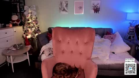 Snapshot of golden_miki chatting on December 7, 5:37 am Shy in the streets but a freak in the sheets online show from December 7, 5:37 am