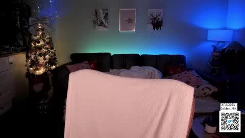 Snapshot of golden_miki chatting on December 13, 12:20 am Shy in the streets but a freak in the sheets online show from December 13, 12:20 am