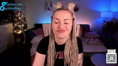 Snapshot of golden_miki chatting on December 14, 6:24 am Shy in the streets but a freak in the sheets online show from December 14, 6:24 am